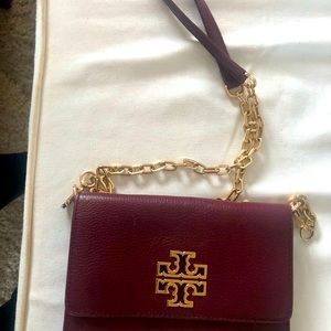 Tory Burch Crossbody! Excellent condition only used twice, needs a new home! 😊